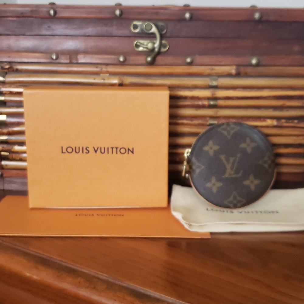 Louis Vuitton Round Coin pouch